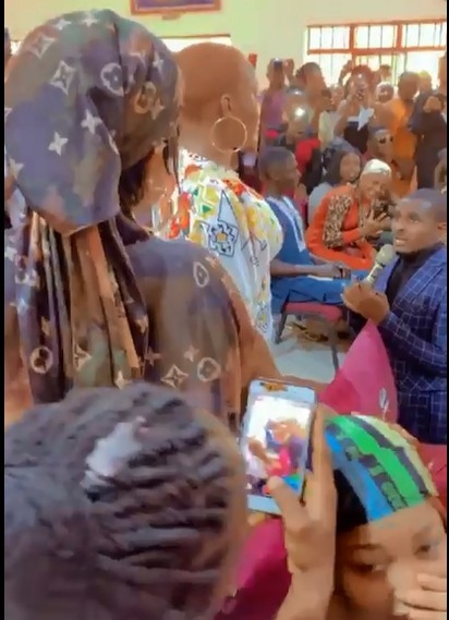 Watch Moment Pastor Received Hot Clap From A Lady In Church For Proposing To Her.